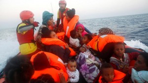 Migranti: in 4 giorni 13 mila sbarchi in Italia, aumentano gli arrivi sulle isole greche