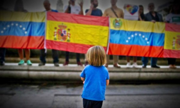 Justicia española otorga permisos de residencia a venezolanos por razones humanitarias