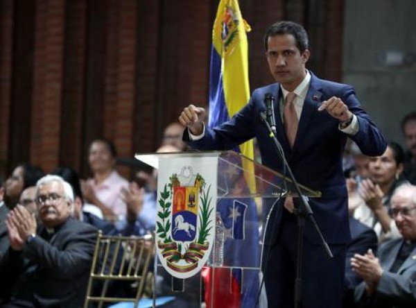 Alta Corte di Maduro chiede revoca immunità Guaidò &#039;Ha violato il divieto di uscire dal Paese&#039;