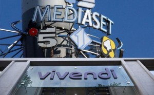 Mediaset, Vivendi al 20%. Berlusconi: &quot;Operazione ostile&quot; anche Governo e Pd in campo