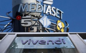 Mediaset, Vivendi al 20%. Berlusconi: &quot;Operazione ostile&quot; anche Governo e Pd in campo