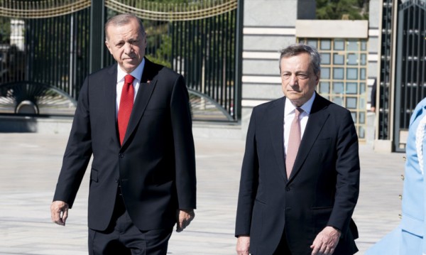 Il premier Mario Draghi e il presidente della Turchia Recep Tayyip Erdoğan  