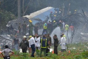 Cuba, aereo si schianta dopo il decollo