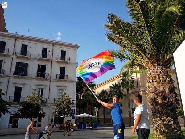 Taranto - Ultimi appuntamenti di giugno con FaVoliamo e Human Library