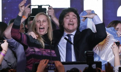  Il candidato della destra radicale Javier Milei ai festeggiamenti per la vittoria alle primarie 