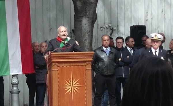 Taranto – 25 Aprile 2017 Accorato discorso di Stea (Anpi)  «Contro i fascismi di ieri e di oggi, la Costituzione, sempre difesa»