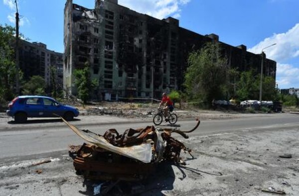 Una zona colpita dai bombardamenti russi in Ucraina