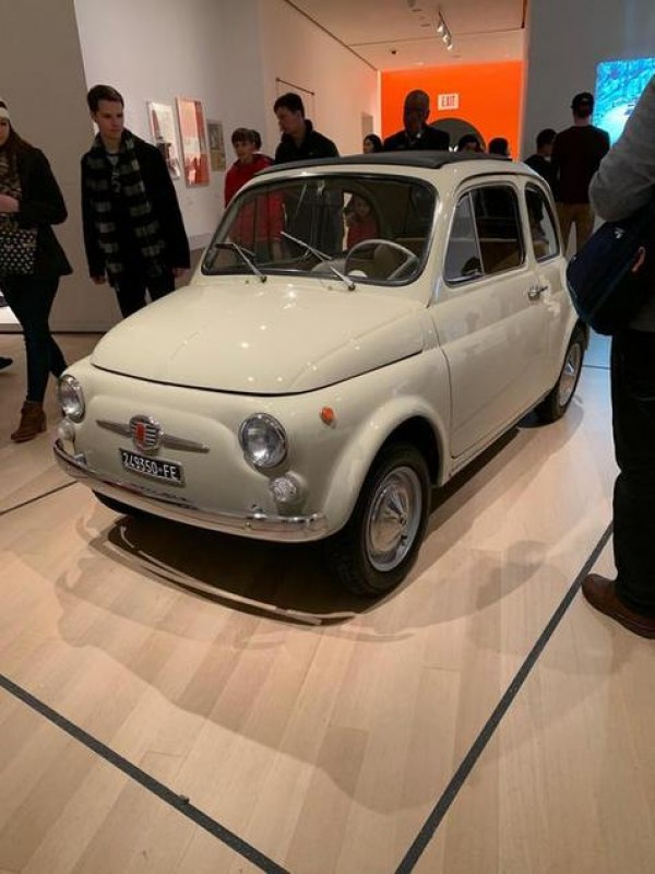 Fiat Cinquecento brilla en el MoMA Estrella de muestra &quot;Good Design&quot;, junto a más piezas italianas