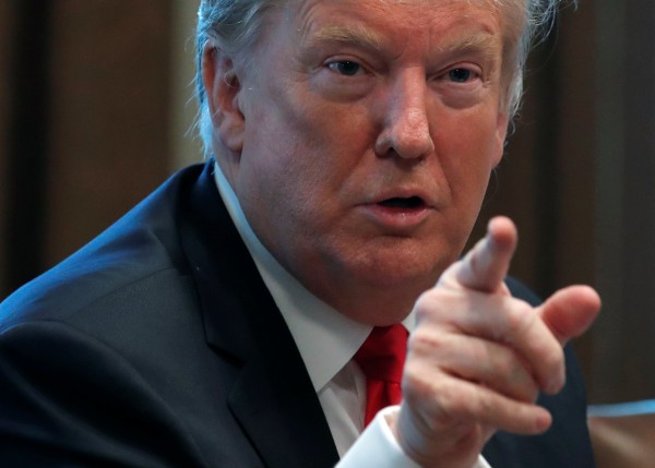 Trump dice que enviar militares a Venezuela es una opción
