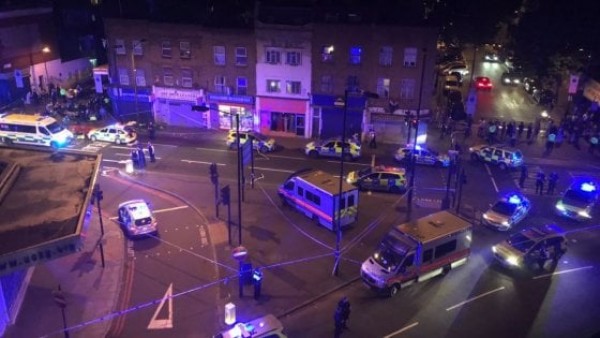 Londra: furgone sulla folla all&#039;uscita della moschea Due morti e almeno dieci i feriti
