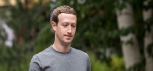 Cambridge Analytica, Londra e Washington convocano Mark Zuckerberg