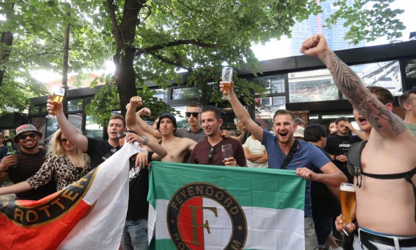 Tifosi del Feyenoord a Tirana 