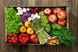 Frutta e verdura? Gli over 65 non la mangiano. L’esperto, «Errore, campereste 100 anni»
