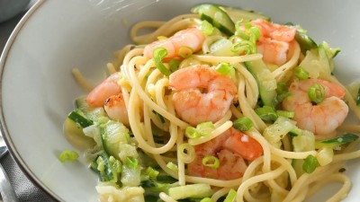 Pasta de camarones y calabacín