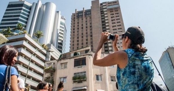 Cultura Chacao continúa sus rutas turísticas 2018  con Arquitour por la urbanización El Bosque