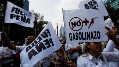 Protests greet 20% petrol price hike in Mexico