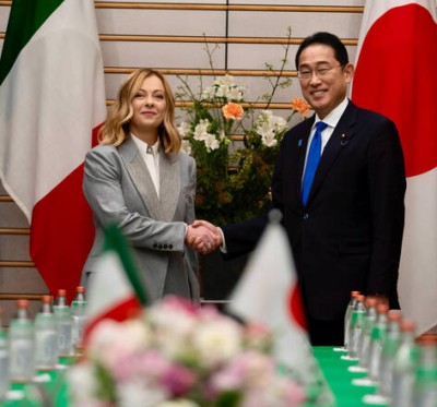 La premier italiana, Giorgia Meloni, junto al premier japonés, Fumio Kishida, durante su visita a Tokio.