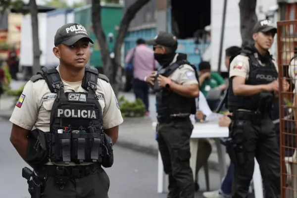 Ecuador: candidato alla presidenza rinuncia, &#039;rischio la vita&#039;