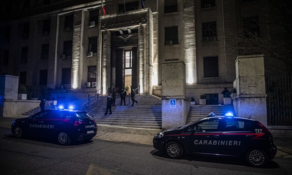 Atto incendiario davanti alla sede dell&#039;Istituto superiore di sanità a Roma