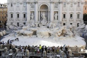 Fontaba de Trevi, visitas al paso