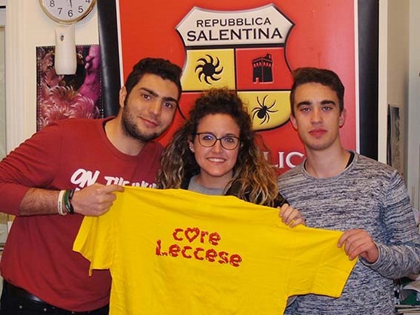Lecce - Tre giovani danno una scossa giallorossa col tifo 2.0 e lanciano #coreleccese e «Vai col Piano B»