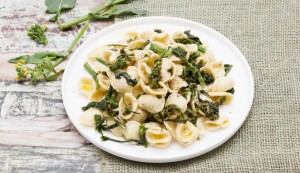 Orecchiette con hojas de nabo o grelos