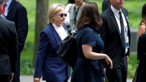 Ground Zero, la Clinton lascia la cerimonia per un malore: &quot;Una vampata di calore&quot;