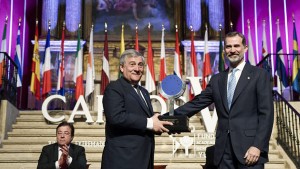 Al presidente del Parlamento Ue, Antonio Tajani il prestigioso premio europeo Carlo V, che gli è stato consegnato nel monastero di Yuste da re Felipe VI di Spagna 