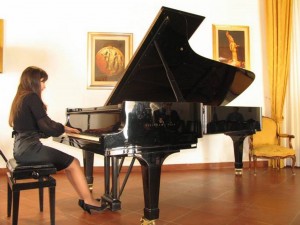 Grottaglie (Taranto) - All&#039;Episcopio: “piano recital” di Daniela Quacquarelli da Haydn a Brahms