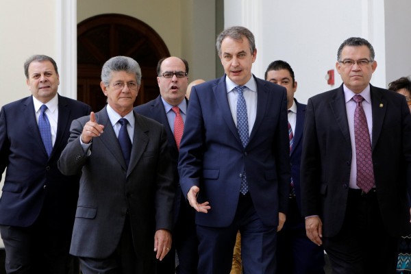 Zapatero seguirá este martes impulsando el diálogo con Gobierno y oposición