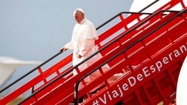 Papa Francesco arriva in Colombia nel nome della pace. Incontrerà oggi i Vescovi del Venezuela