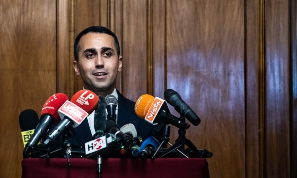 Di Maio lascia i 5 Stelle: &quot;Uno non vale l&#039;altro&quot;. &quot;Dovevamo scegliere da che parte stare della Storia&quot;. Usa, sostegno alla Lituania &quot;blindato&quot;