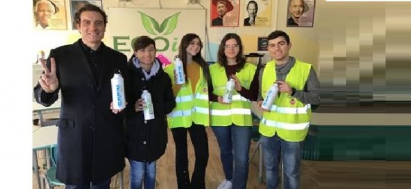 Gli startupper ECOisti di Lecce ricevono 300 borracce da Safim di Modena per ridurre la plastica