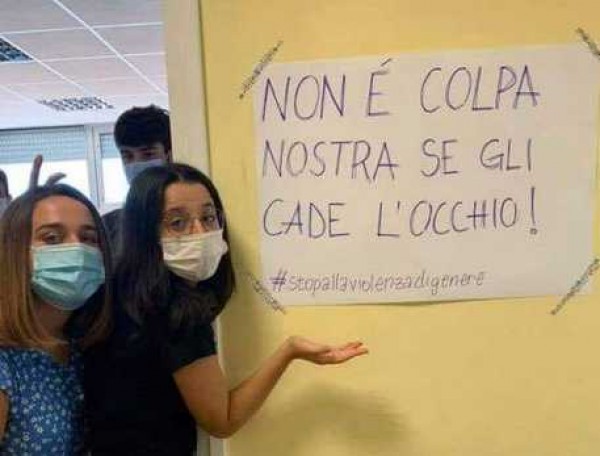 Scuola, protesta per minigonna al liceo, Azzolina chiede chiarimenti