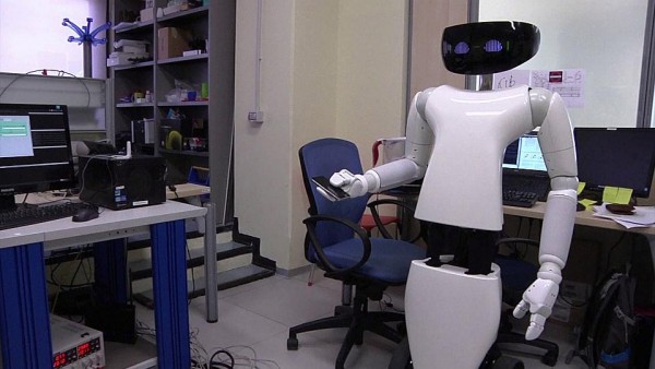 Italian team brings household robot a step closer