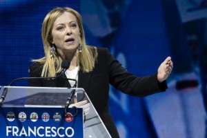 La premier Giorgia Meloni en un acto partidario y contra el crimen 