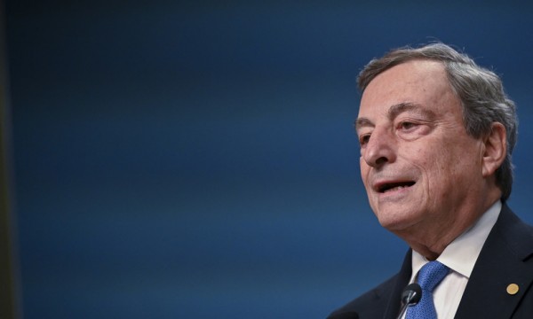 Oggi e giovedì Draghi incontrerà Macron a Parigi