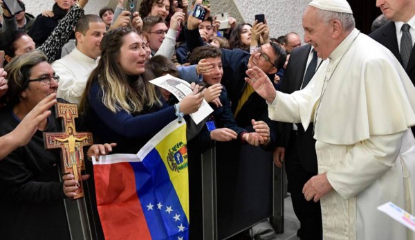 El papa dice a Maduro que incumplió acuerdos, según Corriere della Sera