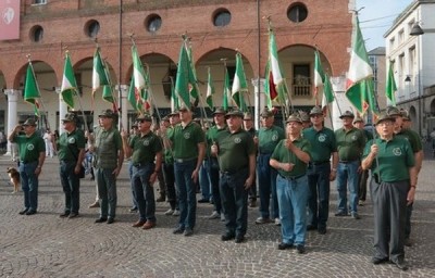 «Centomila Gavette di Ghiaccio»” spettacolo di solidarietà pro terremotati promosso dagli Alpini di Rovigo