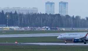 Al menos 40 muertos en el avión incendiado en Moscú