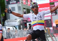L&#039;ecuadoriano Jhonatan Narvaez, del Team Ineos,festeggia la vittoria della prima tappa del Giro d&#039;Italia 2024, 140 km tra Venaria Reale e Torino, il 4 maggio 2024