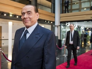 Berlusconi ringrazia i chirurghi e si candida a guidare il centrodestra