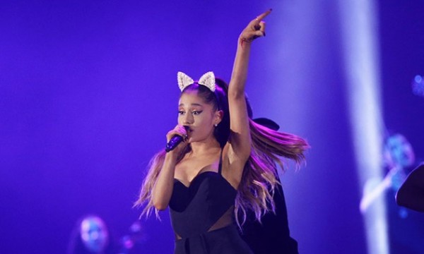 Ariana Grande realizará show benéfico en Manchester