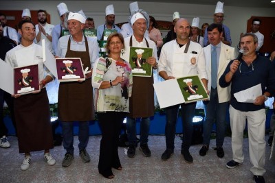 Chef e sindaci coi premi, Angelo Inglese e Antonella Imbò Fofo di cortesia di Domenico Pellicola