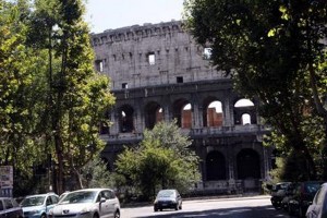 Roma, addio alle auto davanti al Colosseo?