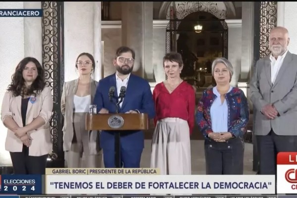 Cile, la destra vince a Santiago, Boric elogia voto e democrazia