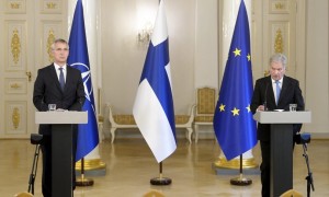  Il segretario della Nato, Jens Stoltenberg e il presidente finlandese Sauli Niinisto 