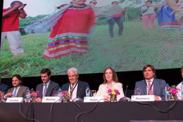 El representante de Ecuador, Andrés Michelena; el gobernador de Salta, Juan Manuel Uturbey; el presidente y el director ejecutivo de la SIP, Gustavo Mohme; la gobernadora de Buenos Aires, María Eugenia Vidal, y el director de El Trubuno, Sergio Romero, participan durante la 74ª Asamblea General de la Sociedad Interamericana de Prensa (SIP) hoy, viernes 10 de octubre de 2018, en Salta (Argentina). El encuentro, que reúne a representantes de los principales medios periodísticos de América