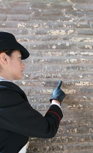 Ecuatoriano vandaliza el Coliseo