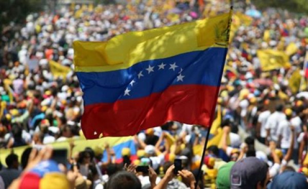 Roberto Saviano &quot;Tutta la mia solidarietà a chi in Venezuela sta contrastando la dittatura chavista di Nicolás Maduro&quot;